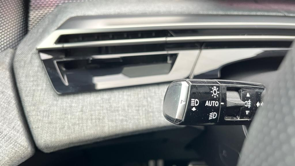 Nouvelle PEUGEOT 3008 Hybrid 145 e-DCS6  III GT - Sellerie Alcantara REFLECTION