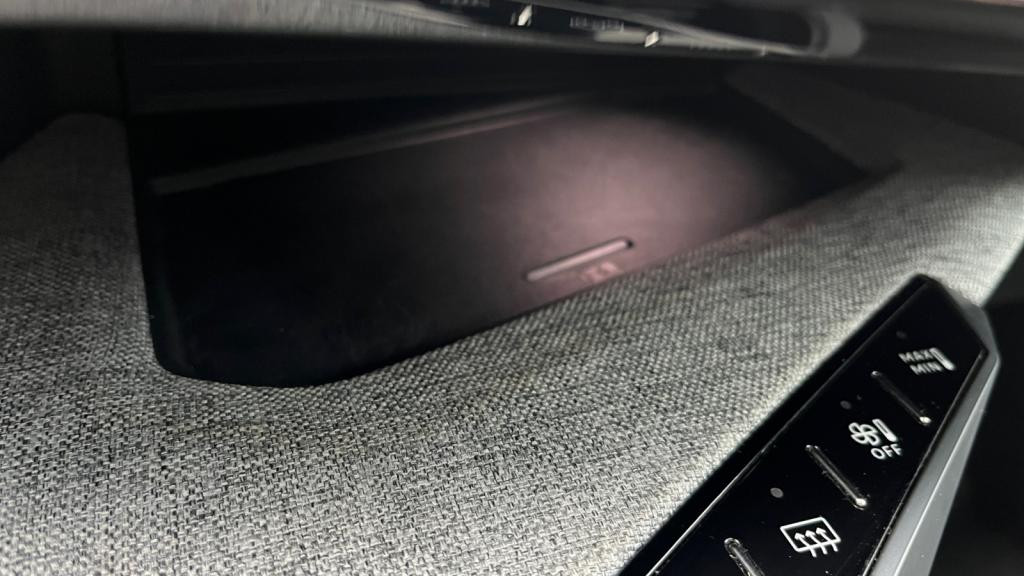 Nouvelle PEUGEOT 3008 Hybrid 145 e-DCS6  III GT - Sellerie Alcantara REFLECTION