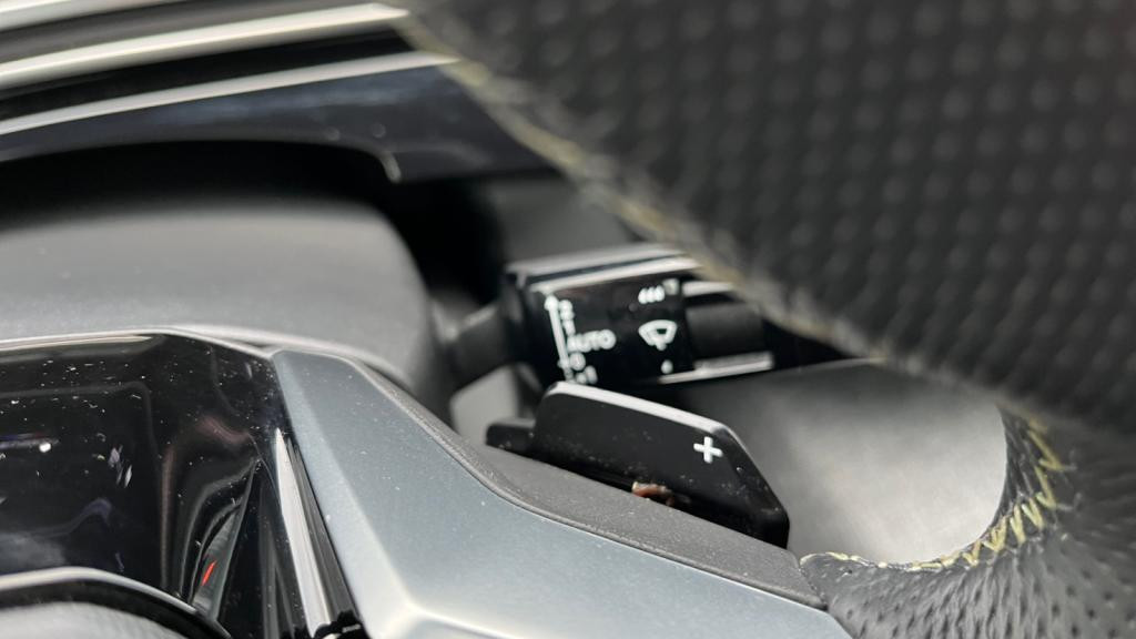 Nouvelle PEUGEOT 3008 Hybrid 145 e-DCS6  III GT - Sellerie Alcantara REFLECTION