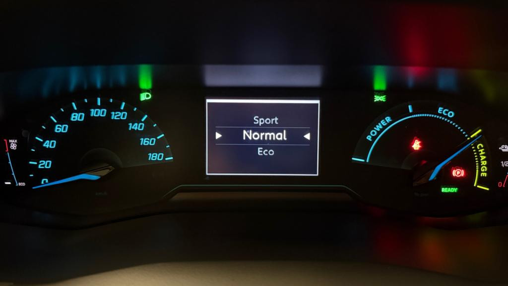 PEUGEOT 208 e- - 136  II BERLINE Active Pack