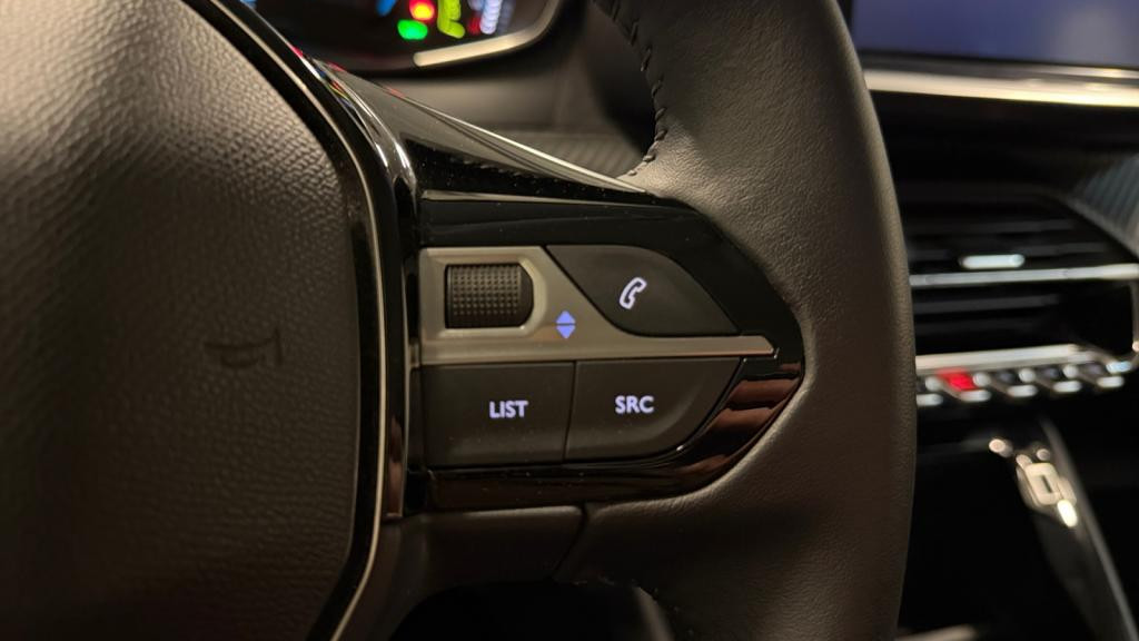 PEUGEOT 208 e- - 136  II BERLINE Active Pack