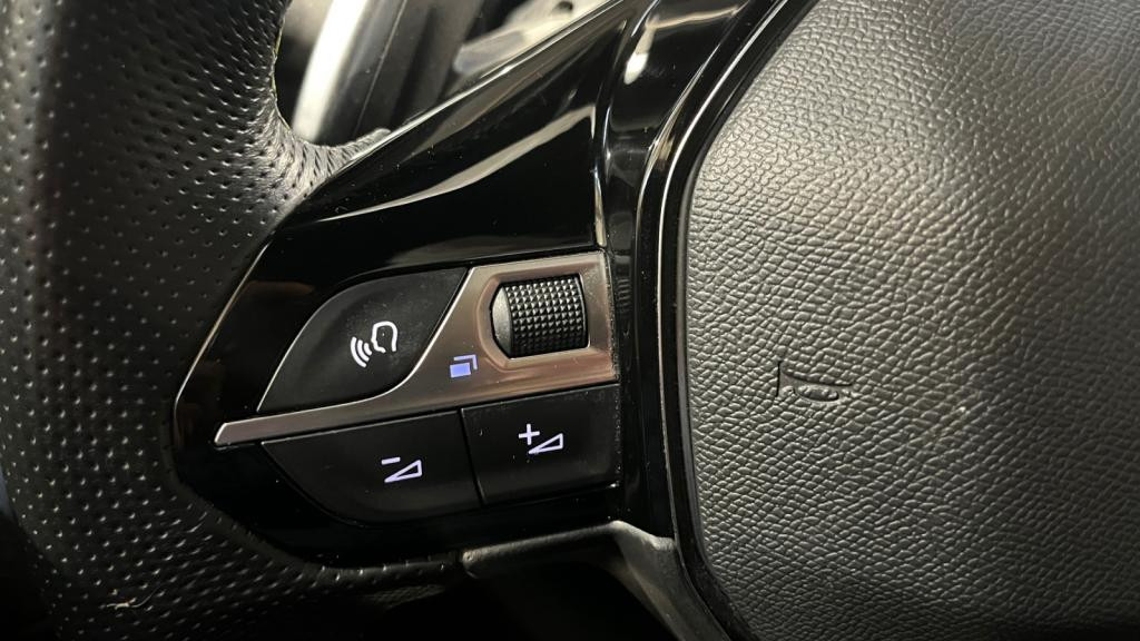 PEUGEOT 208  1.2i PureTech 12V S&S - 100 - BV EAT8  II 2019 BERLINE GT 