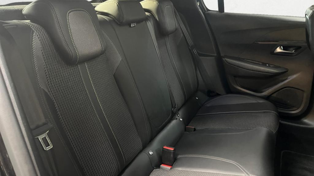 PEUGEOT 208 BlueHDi 100 II GT - Toit Panoramique - Sièges Chauffants - Entretien Complet