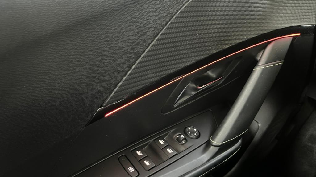 PEUGEOT 208 BlueHDi 100 II GT - Toit Panoramique - Sièges Chauffants - Entretien Complet