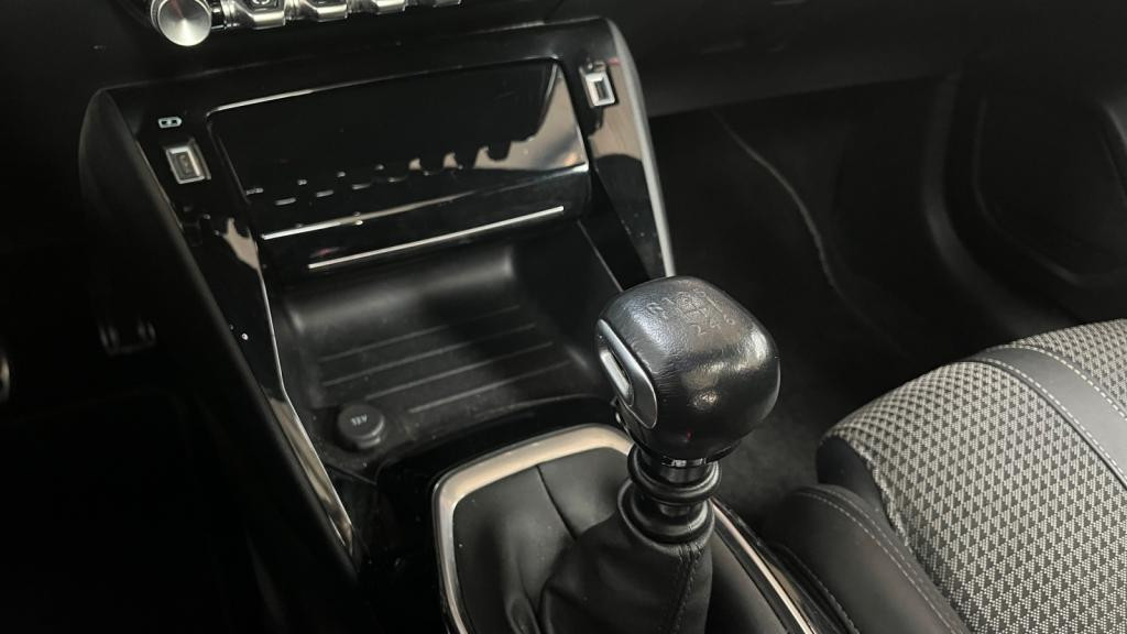 PEUGEOT 208 BlueHDi 100 II GT - Toit Panoramique - Sièges Chauffants - Entretien Complet