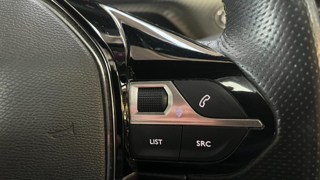 PEUGEOT 208 BlueHDi 100 II GT - Toit Panoramique - Sièges Chauffants - Entretien Complet