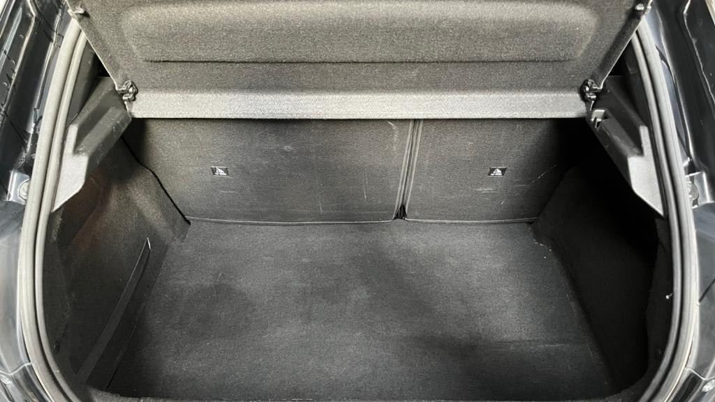 PEUGEOT 208 BlueHDi 100 II GT - Toit Panoramique - Sièges Chauffants - Entretien Complet