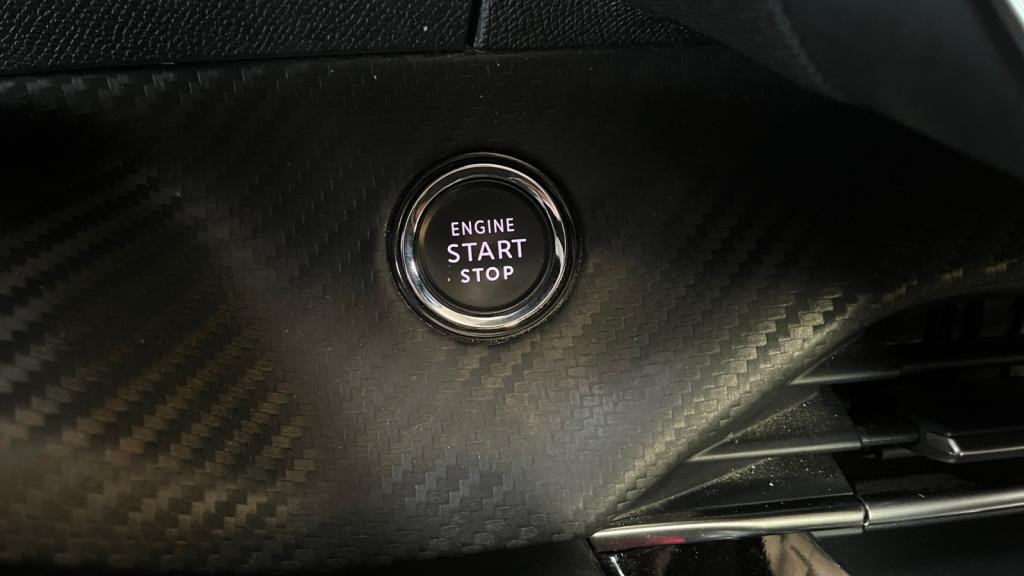 PEUGEOT 208 BlueHDi 100 II GT - Toit Panoramique - Sièges Chauffants - Entretien Complet