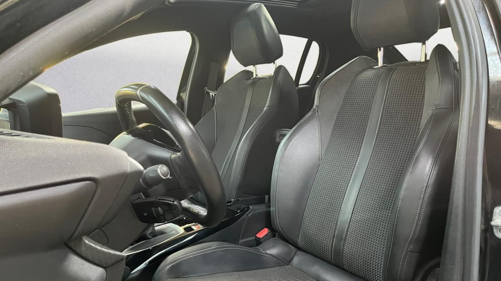 PEUGEOT 208 BlueHDi 100 II GT - Toit Panoramique - Sièges Chauffants - Entretien Complet