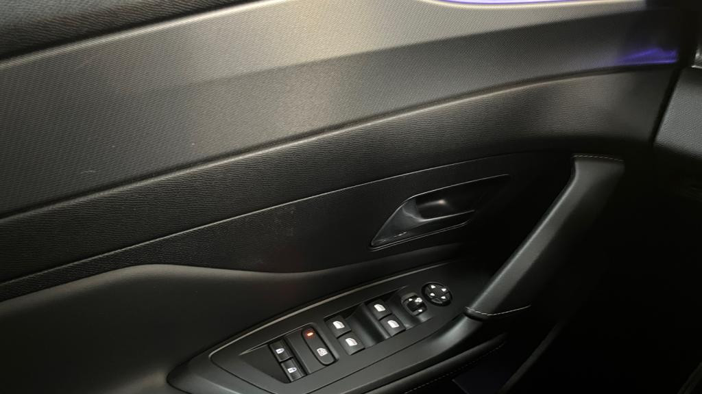 PEUGEOT 308 PureTech 130 EAT8 III GT- Sellerie Alcantara - Sièges Electriques