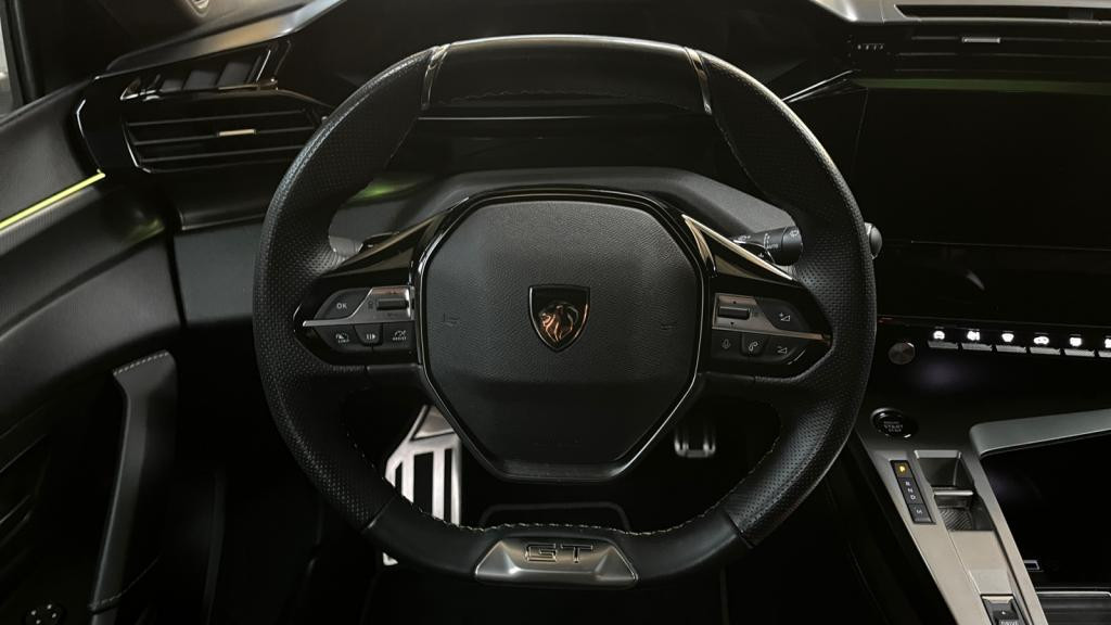 PEUGEOT 308 PureTech 130 EAT8 III GT- Sellerie Alcantara - Sièges Electriques