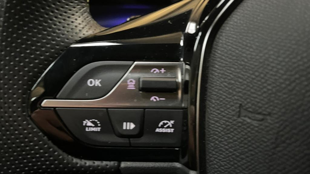 PEUGEOT 308 PureTech 130 EAT8 III GT- Sellerie Alcantara - Sièges Electriques