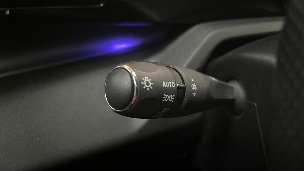 PEUGEOT 308 PureTech 130 EAT8 III GT- Sellerie Alcantara - Sièges Electriques