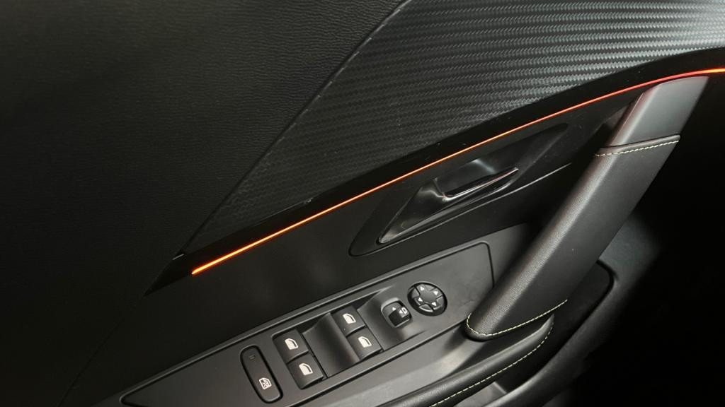 PEUGEOT 208  1.5 BlueHDi 100 II GT - Toit Panoramique