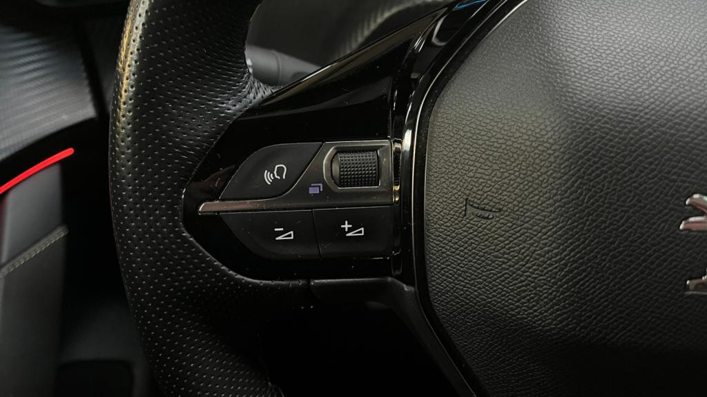 PEUGEOT 208  1.5 BlueHDi 100 II GT - Toit Panoramique