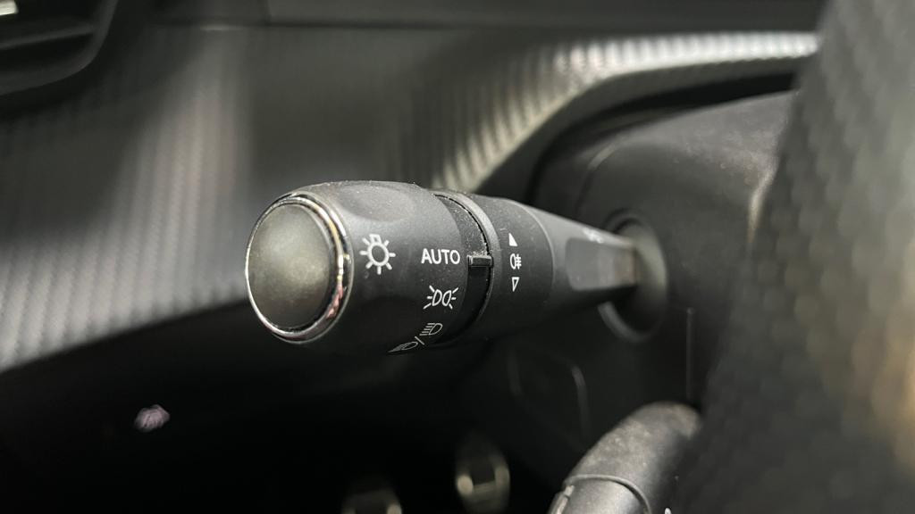 PEUGEOT 208  1.5 BlueHDi 100 II GT - Toit Panoramique