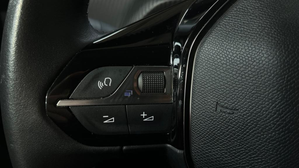 PEUGEOT 2008 BlueHDi 110 II Allure - Navigation - Keyless - Caméra