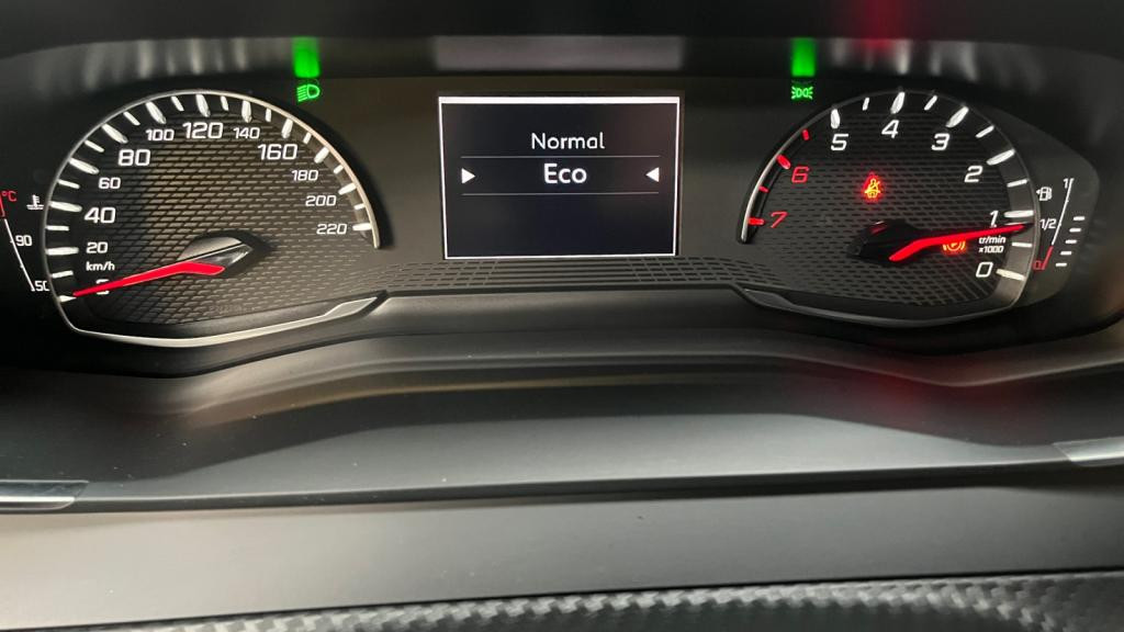 PEUGEOT 2008 BlueHDi 110 II Allure - Navigation - Keyless - Caméra