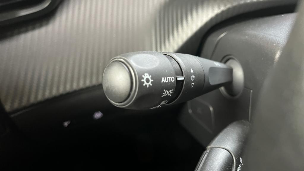 PEUGEOT 2008 BlueHDi 110 II Allure - Navigation - Keyless - Caméra