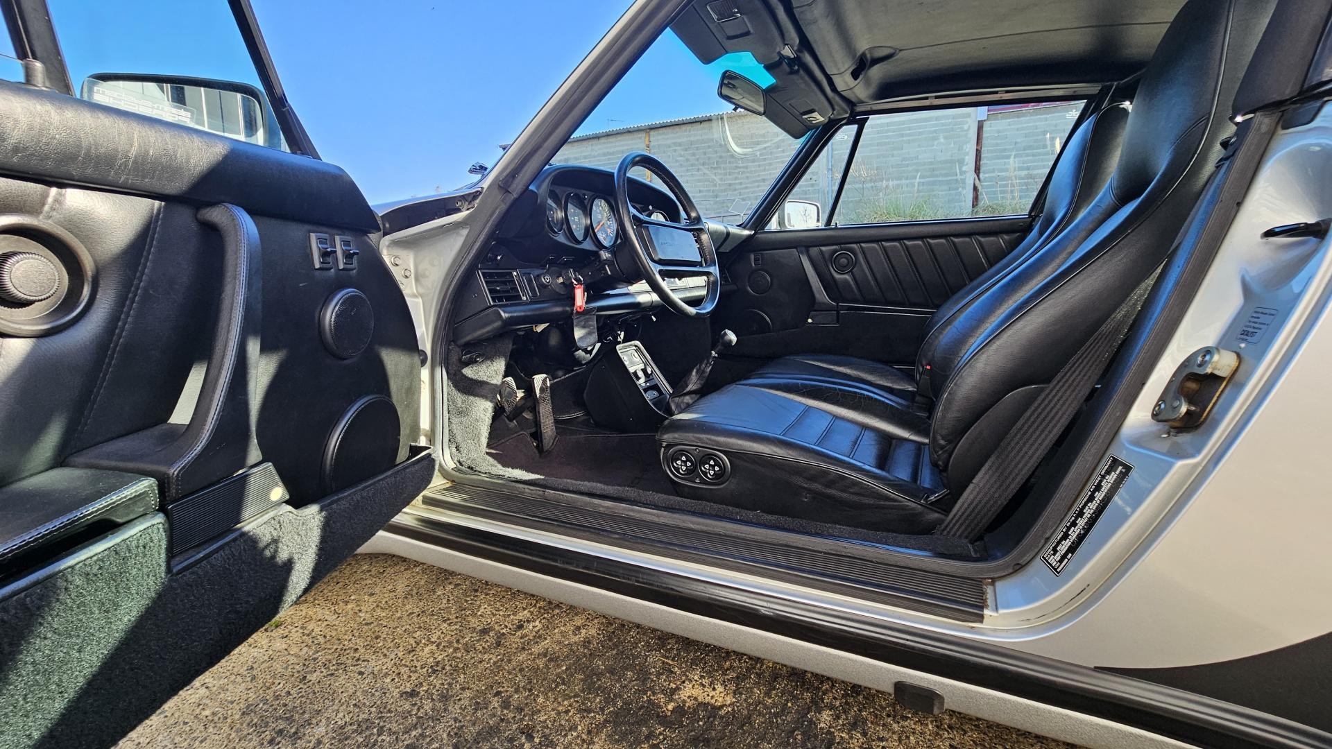 PORSCHE 911 930 TURBO CABRIOLET MATCHING COLOR ET NUMBERS  MACHINE REVIVAL