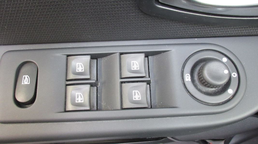 RENAULT CLIO 4 DCI 90 ENERGY E6 INTENS 2015 5P