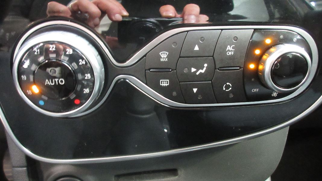 RENAULT CLIO 4 DCI 90 ENERGY E6 INTENS 2015 5P