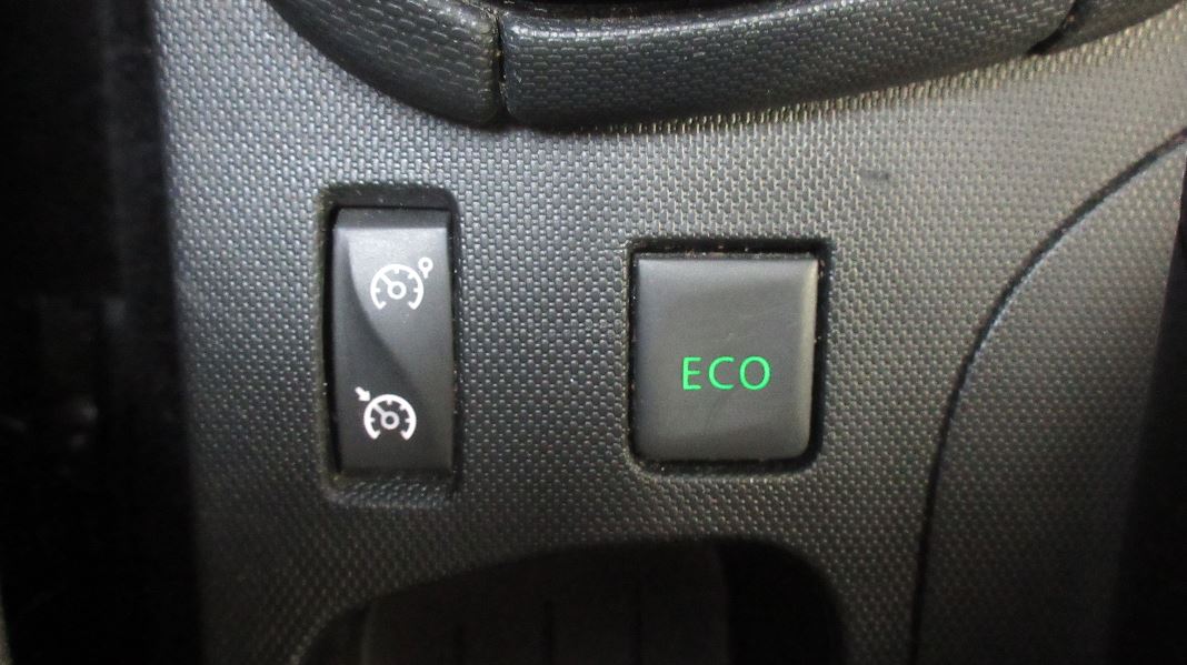 RENAULT CLIO 4 DCI 90 ENERGY E6 INTENS 2015 5P