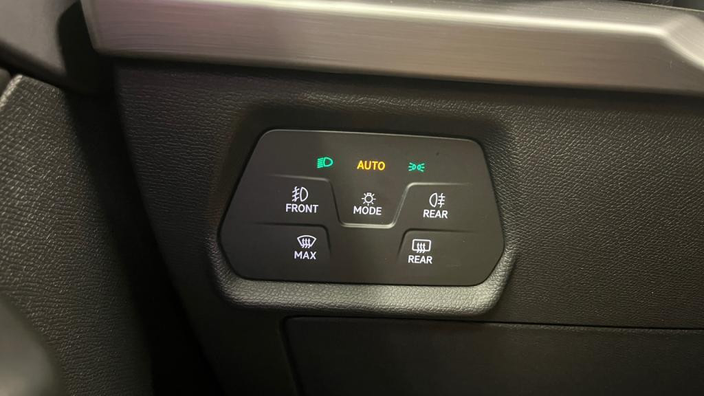 SEAT LEON 1.4 e-HYBRID - 204 - DSG 6  BERLINE FR 