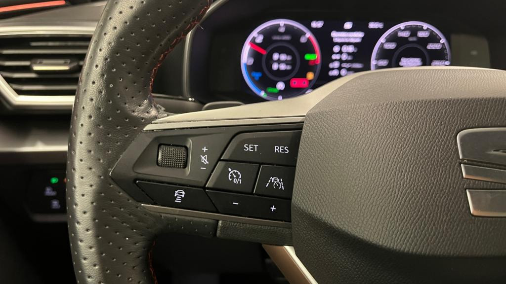 SEAT LEON 1.4 e-HYBRID - 204 - DSG 6  BERLINE FR 