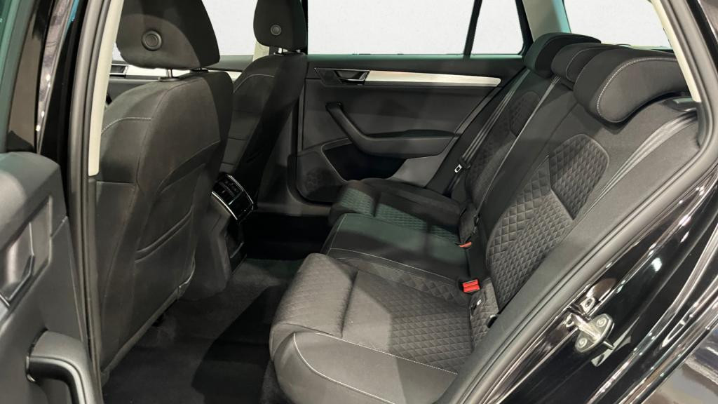 SKODA SUPERB COMBI 2.0 TDI SCR - 150 - DSG7  III Business PHASE 2 Combi