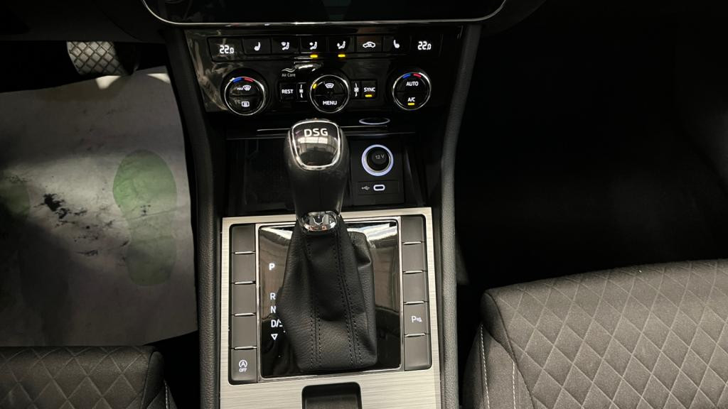 SKODA SUPERB 2.0 TDI SCR - 150 - DSG7  III Business PHASE 2 Combi