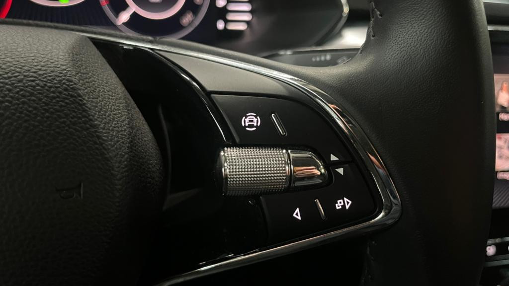 SKODA SUPERB 1.4 TSI PHEV - 218 - DSG  III Business PHASE 2 Combi