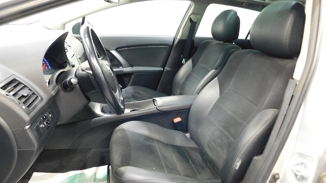 TOYOTA AVENSIS SW 124 D-4D SKYVIEW