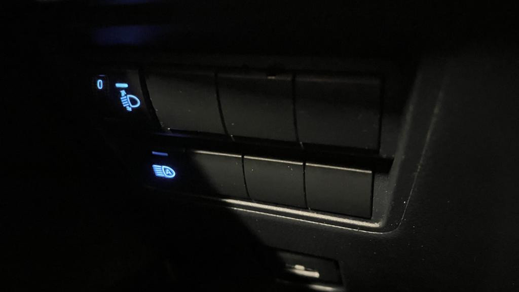 TOYOTA YARIS Hybrid 116h - e-CVT (MY22)  IV Dynamic Business 