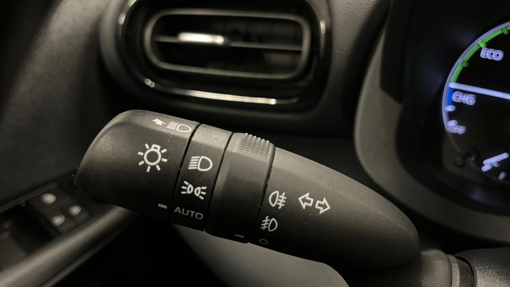 TOYOTA YARIS Hybrid 116h - e-CVT (MY22)  IV Dynamic Business 