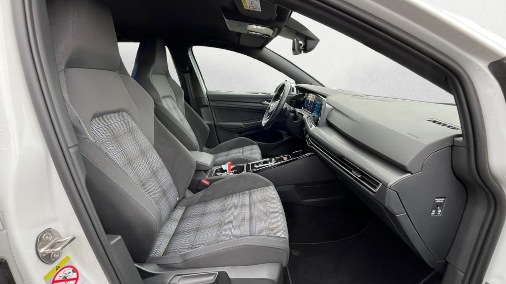 VOLKSWAGEN GOLF eHybrid 245 DSG 6  VIII GTE - JA 17\' Nottingham Hiver en Supplément