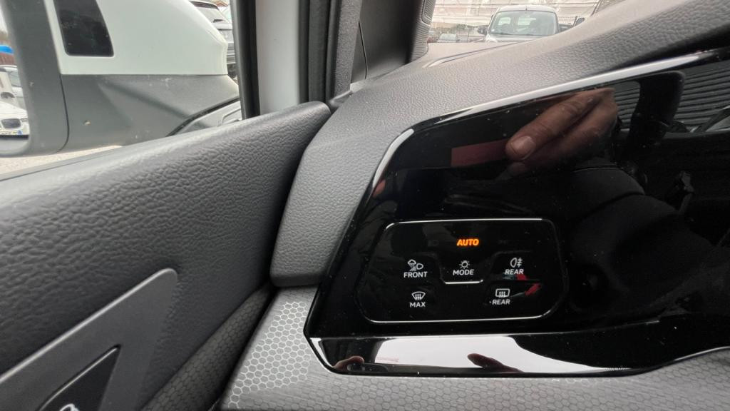 VOLKSWAGEN GOLF eHybrid 245 DSG 6  VIII GTE - JA 17\' Nottingham Hiver en Supplément