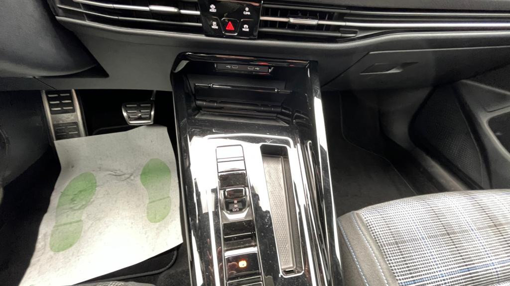 VOLKSWAGEN GOLF eHybrid 245 DSG 6  VIII GTE - JA 17\' Nottingham Hiver en Supplément