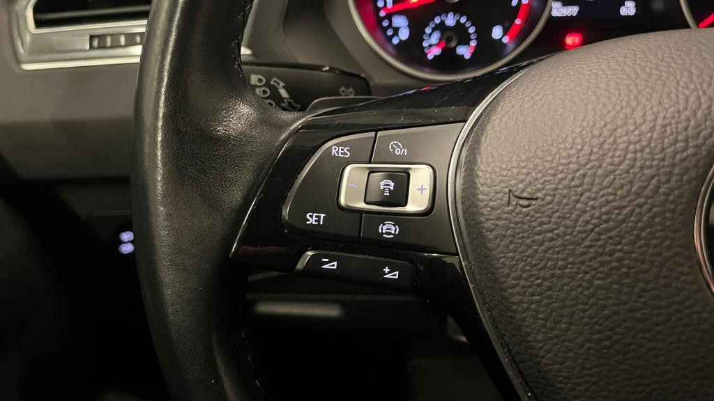 VOLKSWAGEN TIGUAN 2.0 16V TSI BlueMotion - 190 - DSG 7  Confortline 4Motion