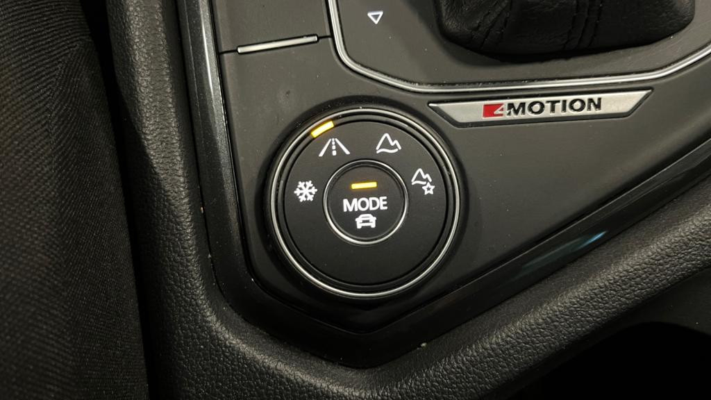 VOLKSWAGEN TIGUAN 2.0 16V TSI BlueMotion - 190 - DSG 7  Confortline 4Motion