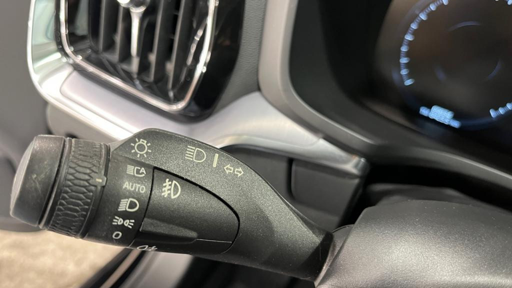 VOLVO V60  D3 AdBlue - 150 - BVA Geartronic  2018 BREAK Momentum 