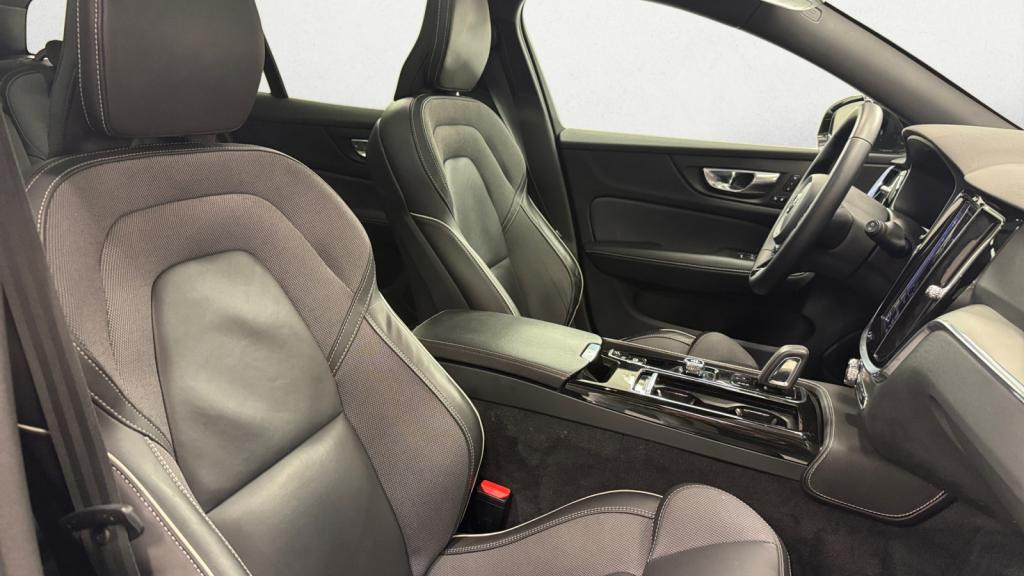 VOLVO V60  T6 AWD Recharge - 253+145 - Geartronic R-Design 