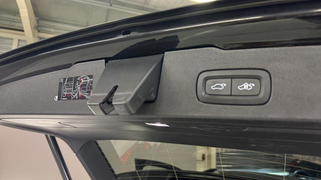 VOLVO V60  T6 AWD Recharge - 253+145 - Geartronic R-Design 